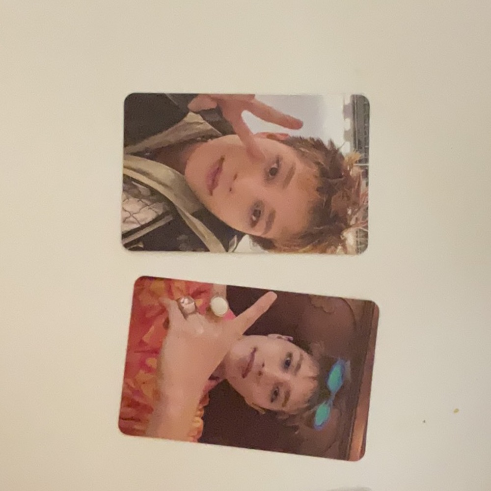 4 photocards plus freebies